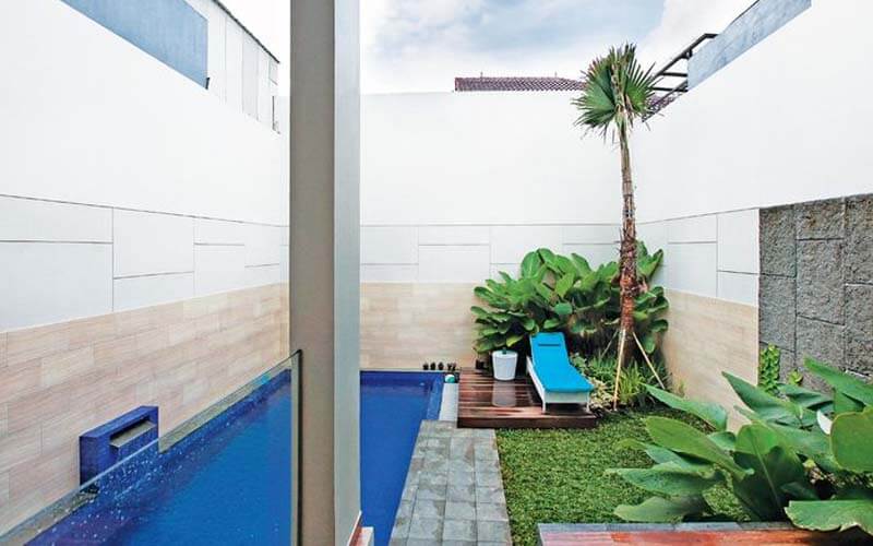 Kolam-Renang-dengan-Taman-Mini-1